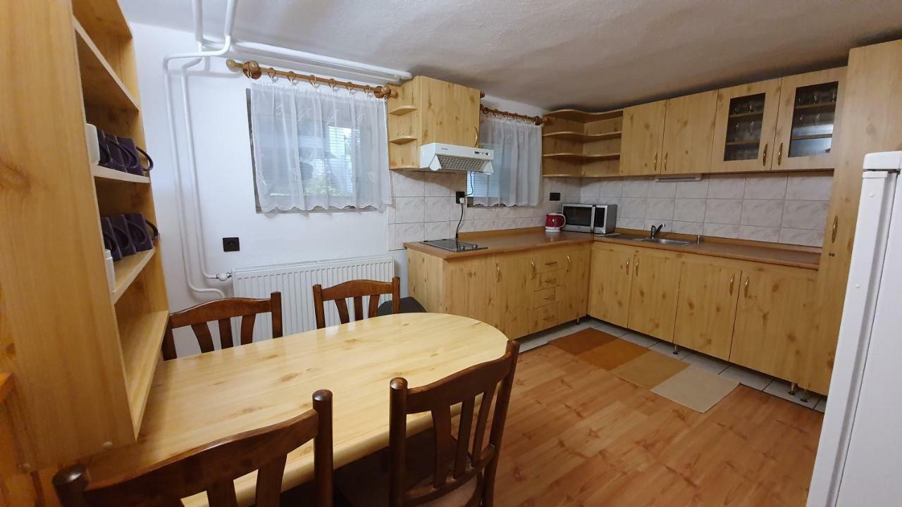 Apartmany Anna Bešeňová エクステリア 写真